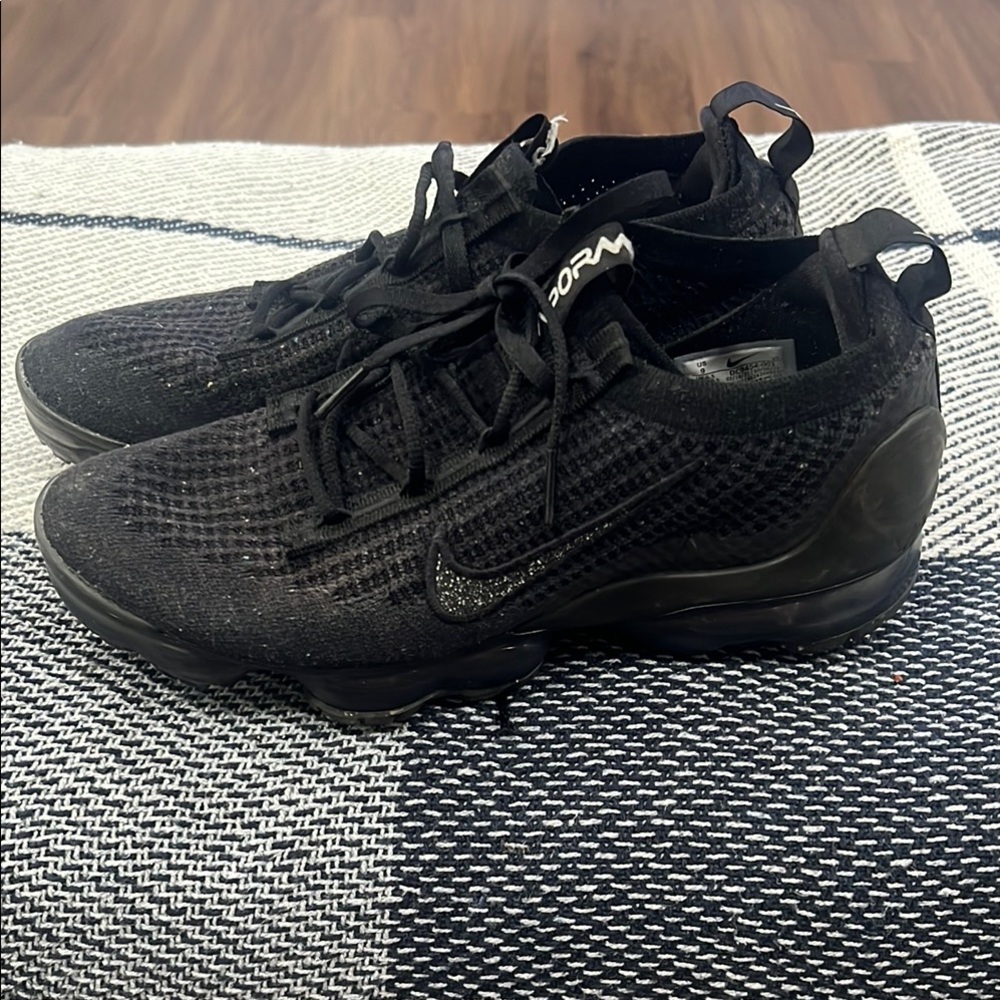 Nike Vapormax Black Sneakers